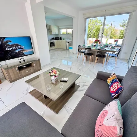 Jarvis Modern And Quiet 3br With Private Swimming Pool Villa Paralimni