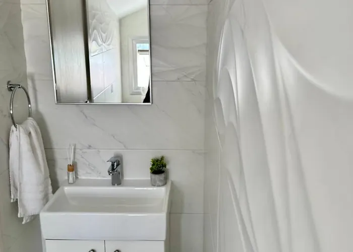 Jarvis Modern And Quiet 3br With Private Swimming Pool Vila *