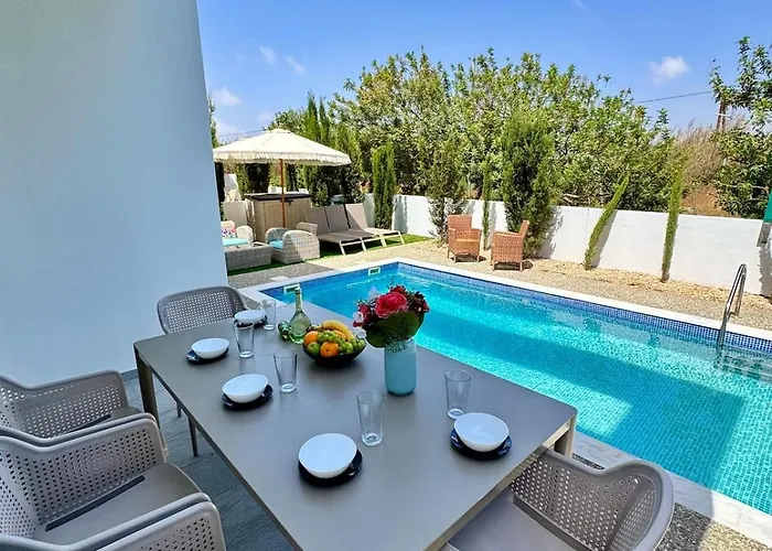 Jarvis Modern And Quiet 3br With Private Swimming Pool