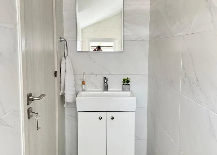 Jarvis Modern And Quiet 3br With Private Swimming Pool Vila *