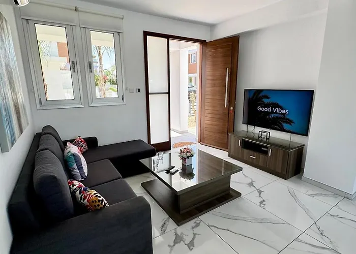 Vila Jarvis Modern And Quiet 3br With Private Swimming Pool Paralimni