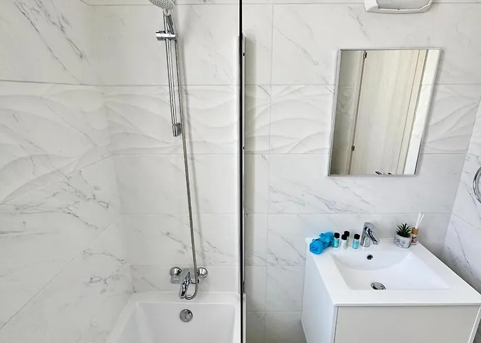 Jarvis Modern And Quiet 3br With Private Swimming Pool *